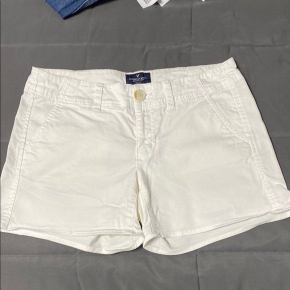American Eagle Outfitters Pants - American Eagle 🦅 shortie. Size 4.